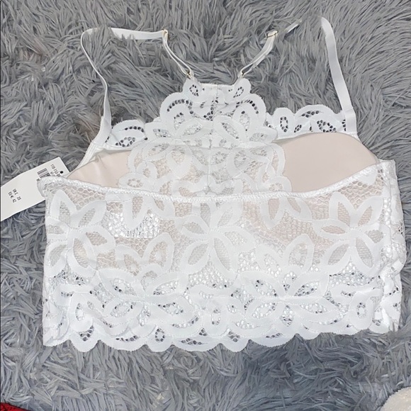 Abercrombie & Fitch - Picture 4 of 5